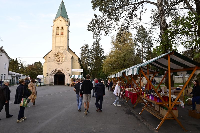 Kaj se zgodi z nami, ko umremo? Intervju o smrti, minljivosti in pogrebnih navadah Slovencev