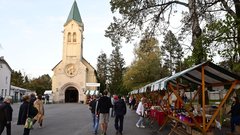 Žale so kot pogrebno podjetje dolžne sprejeti vsakega pokojnika, tudi če nima svojcev.