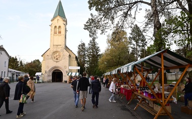 Žale so kot pogrebno podjetje dolžne sprejeti vsakega pokojnika, tudi če nima svojcev.