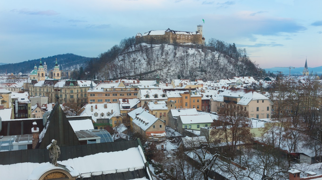 Kdaj bodo na svoj račun prišli ljubitelji snega? Po napovedih lahko snežinke pričakujemo ... (foto: Profimedia)