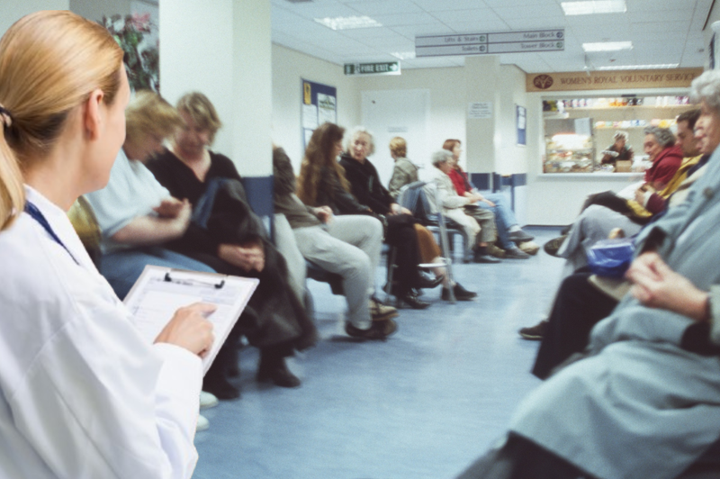 Kam smo prišli!? Urgentni zdravnik v slovenski bolnišnici razkril: "Paciente, primerne za hospitalizacijo, pošiljamo domov" (foto: Profimedia/fotomontaža)