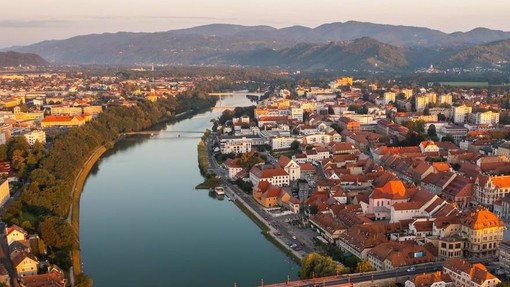 Tujci se mu ne morejo upreti: slovensko mesto, označeno za najlepšo jesensko destinacijo v Evropi