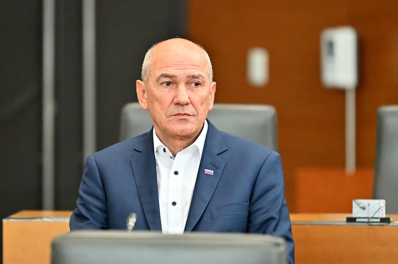 Zapis, zaradi katerega je moral na sodišče: Janez Janša čaka na odgovor, ali bo moral res ... (foto: BOBO/Igor Kupljenik)