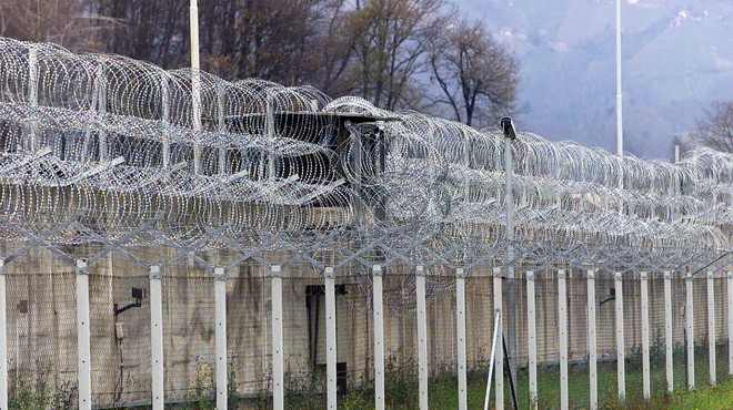 Oče spolno napadal svojo hčerko in jo snemal, slovensko sodišče pa mu je prisodilo kazen, ki se zdi nedopustno nizka glede na storjeno (foto: BOBO/SRDJAN ZIVULOVIC)