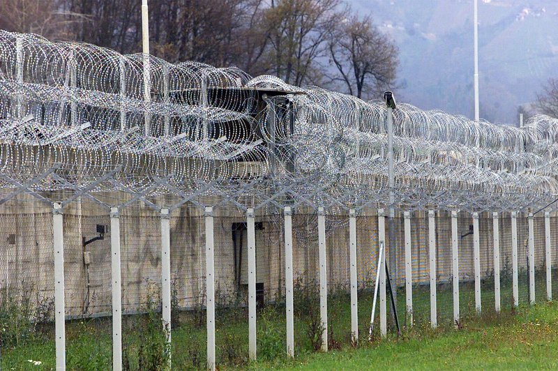 Oče spolno napadal svojo hčerko in jo snemal, slovensko sodišče pa mu je prisodilo kazen, ki se zdi nedopustno nizka glede na storjeno (foto: BOBO/SRDJAN ZIVULOVIC)