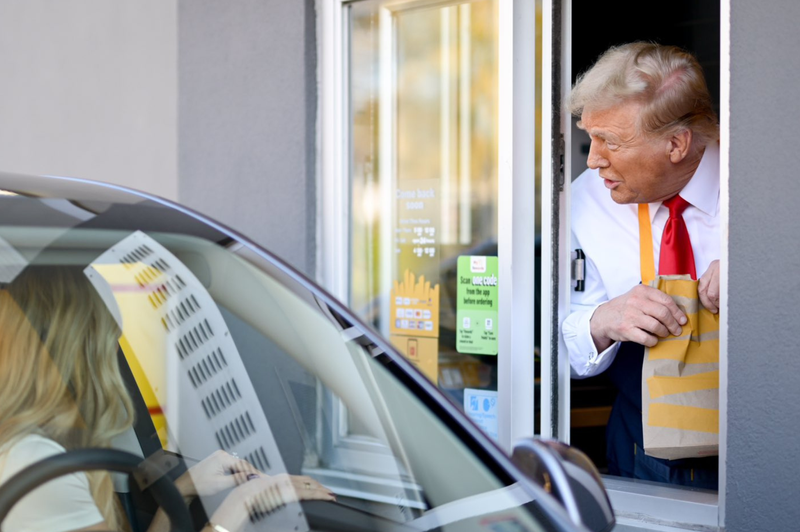 Donald Trump postal Donald McDonald: vse za glasove, tudi če se je treba osmešiti (VIDEO) (foto: X/TeamTrump)