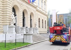 Jutro v Ljubljani so popestrili bučni zvoki siren: gasilci na terenu, kulturni zakladi na varnem (FOTO)