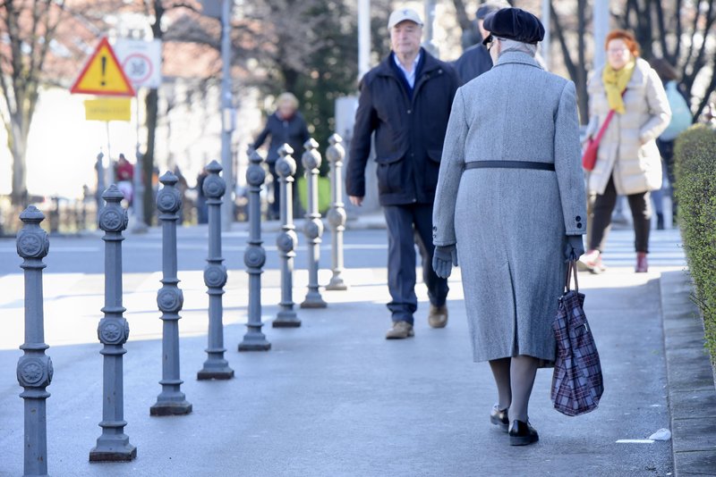 starejši, upokojenci, občani