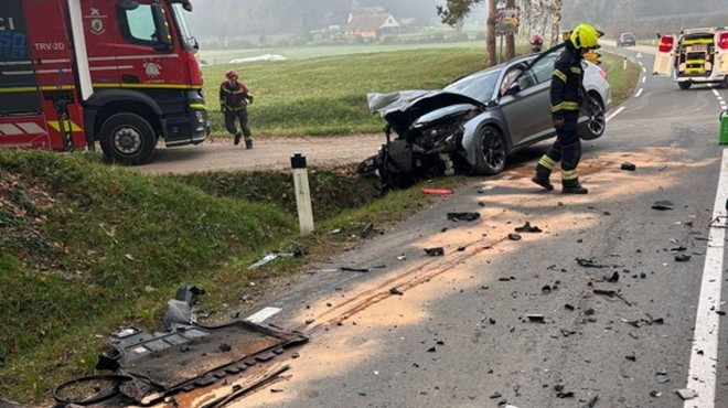 Huda prometna nesreča v Drakovcih: tri osebe odpeljali na urgenco (foto: PGD Ljutomer)