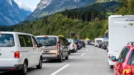 Štajerska avtocesta je normalno prevozna: še vedno nastajajo zastoji (kje je možen obvoz?)