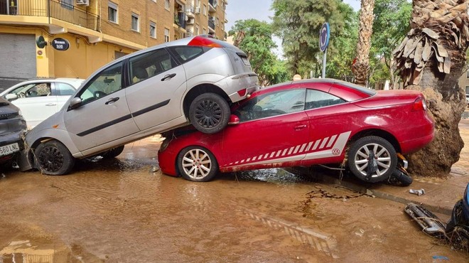 Tri dni po katastrofalnih poplavah v avtomobilu našli žensko: policija objavila čustven posnetek (VIDEO) (foto: Profimedia)