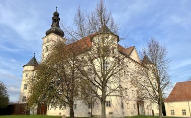 Grad Hartheim velja za enega najlepših in najbolj ohranjenih renesančnih gradov v severni Avstriji.