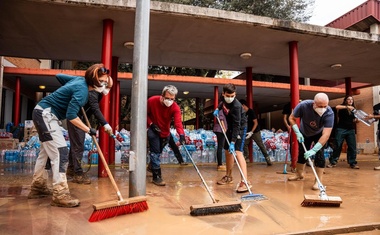 Katastrofalne poplave na vzhodu Španije: več kot 200 mrtvih, na tisoče še pogrešanih (FOTO)