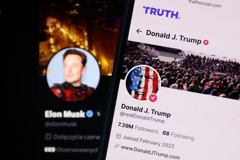 Trumpova platforma Truth Social zdaj vredna več kot Muskovo omrežje X? (foto: Profimedia)