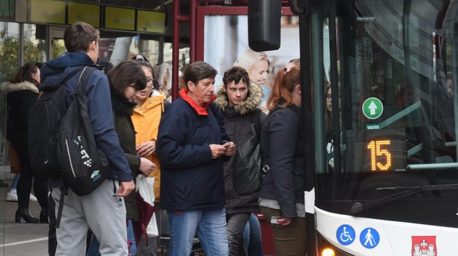 V slovenskem mestu brezplačne vožnje z avtobusi v času martinovanja (foto: Miloš Vujinovič/Bobo)