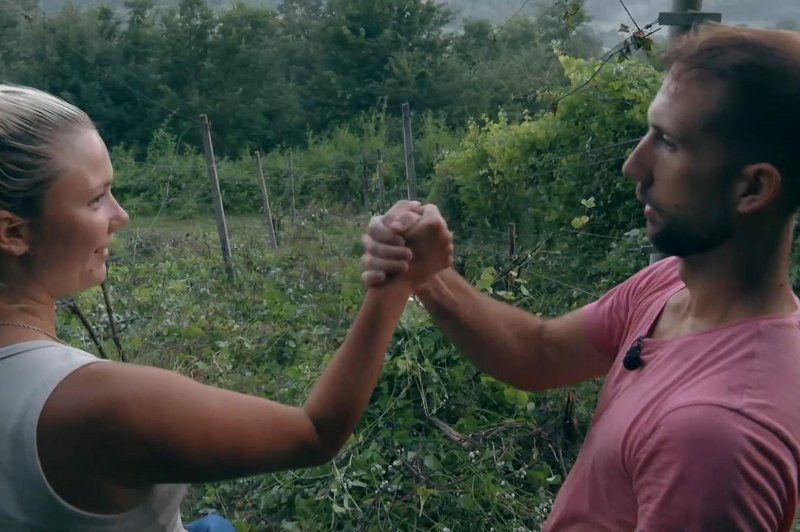 Nekateri jedo, drugi počivajo: Nik in Maja pa garata (foto: Voyo/posnetek zaslona)