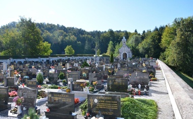 Trenutno na pokopališču v Smledniku skorajda ni več prostih grobnih mest.