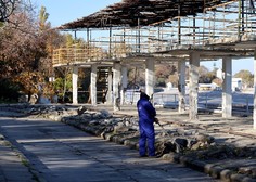 Napadi ruskih brezpilotnikov in obstreljevanje terjali življenja v več ukrajinskih mestih