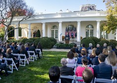 Trump postavil prvo žensko v vlogo vodje kabineta: poglejte, kaj si o njej misli (presenetilo vas bo)