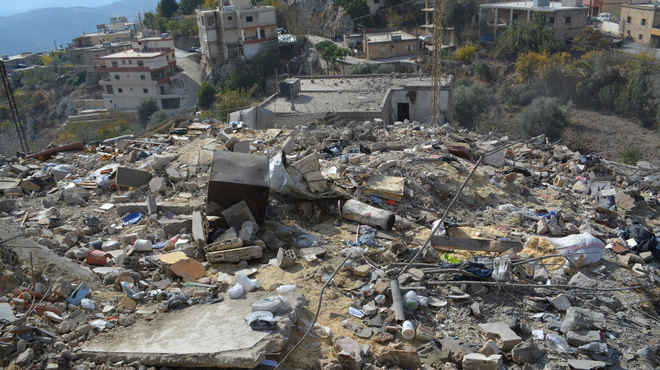 Izrael z letali napadel vas v Libanonu in ubil 20 ljudi, med njimi tri otroke (foto: Profimedia)