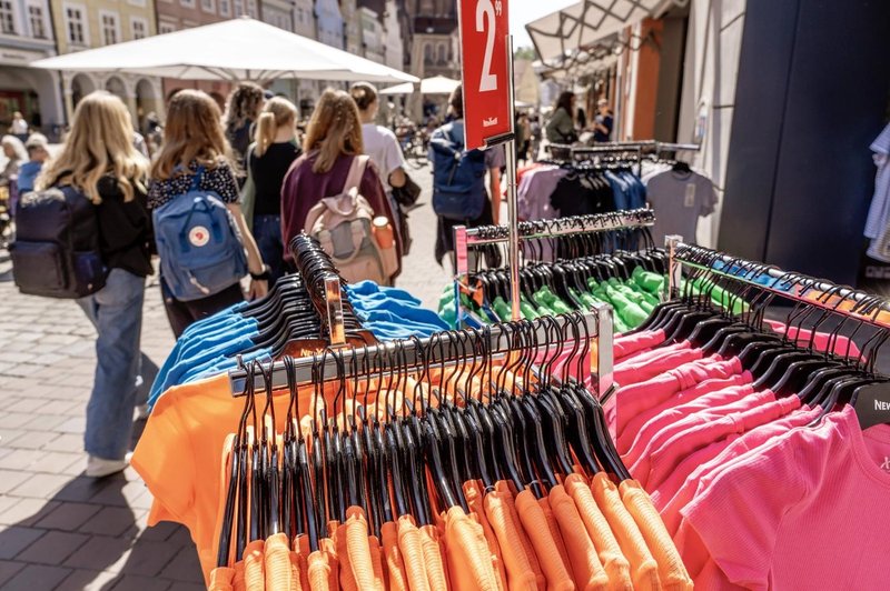 Umrl oče priljubljene modne verige, katere oblačila nosimo vsi (foto: Profimedia)