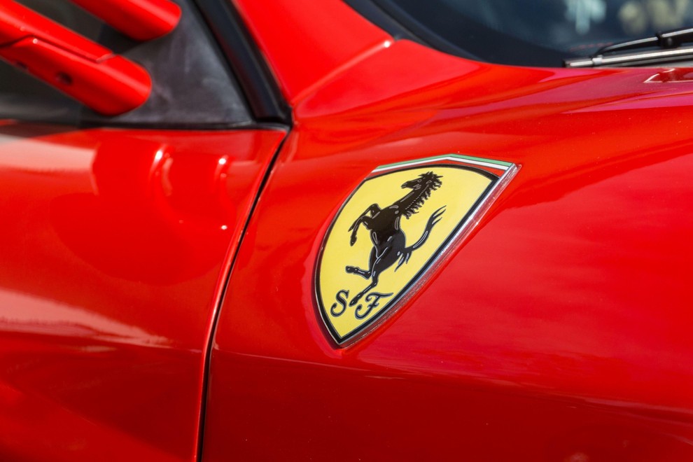 Ferrari, logo