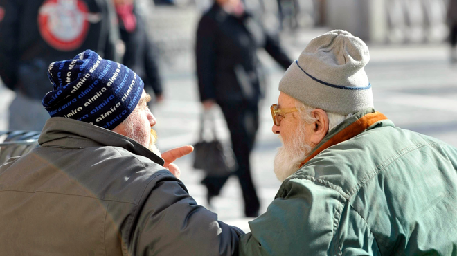 Ponedeljek so obarvali prijetni sončni žarki, kakšne barve pa lahko pričakujemo med tednom? Pripravite se na ... (foto: BOBO/TINA KOSEC)