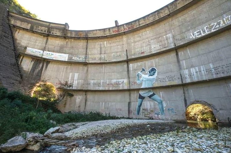 Gradbena sramota: betonska pošast je ena največjih napak nekdanje Jugoslavije — jo poznate? (foto: Grad Konjic)