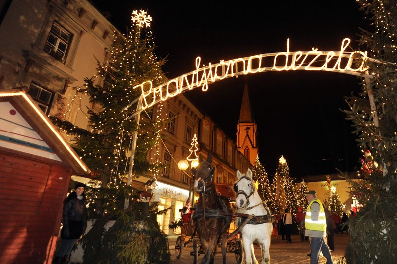 Pravljica v knežjem mestu: v tem slovenskem mestu se bodo vrstili praznični dogodki (foto: BOBO/ZIGA ZIVULOVIC JR.)