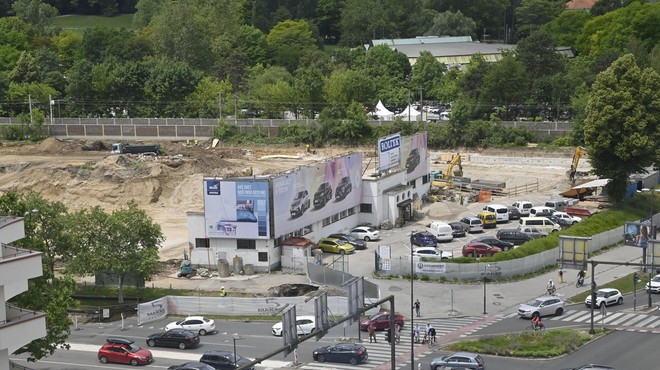 Janković bo že izdajal dovolilnce za parkirno hišo, ta pa še sploh ne obstaja (foto: BOBO/Žiga Živulovič jr.)