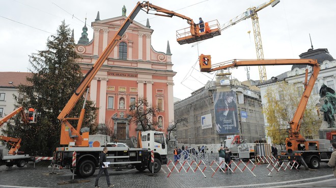 Praznična okrasitev Ljubljane na udaru kritik: "Vsako leto je slabše" (foto: Bobo)