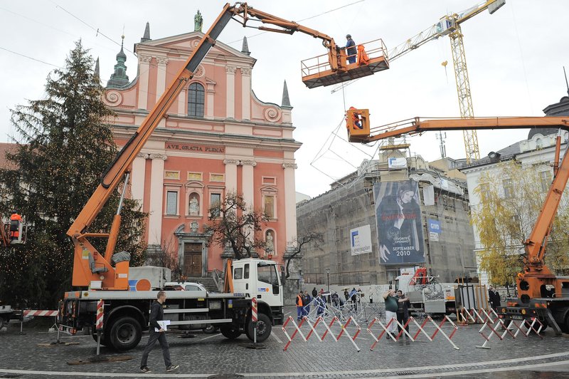 Praznična okrasitev Ljubljane na udaru kritik: "Vsako leto je slabše" (foto: Bobo)