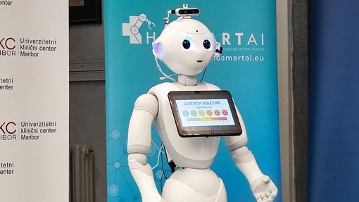 Robot Frida se seli na kliniko za pediatrijo: pri tem bo sodeloval