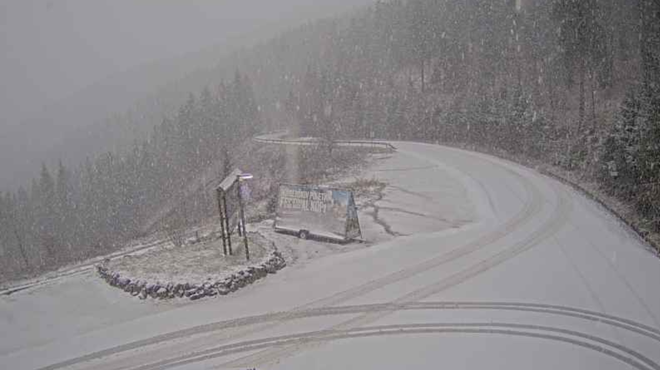 Slovenijo bosta prešli kar dve hladni fronti: poglejte, kje so že zapadle snežinke (FOTO) (foto: Koroška čveka Facebook)