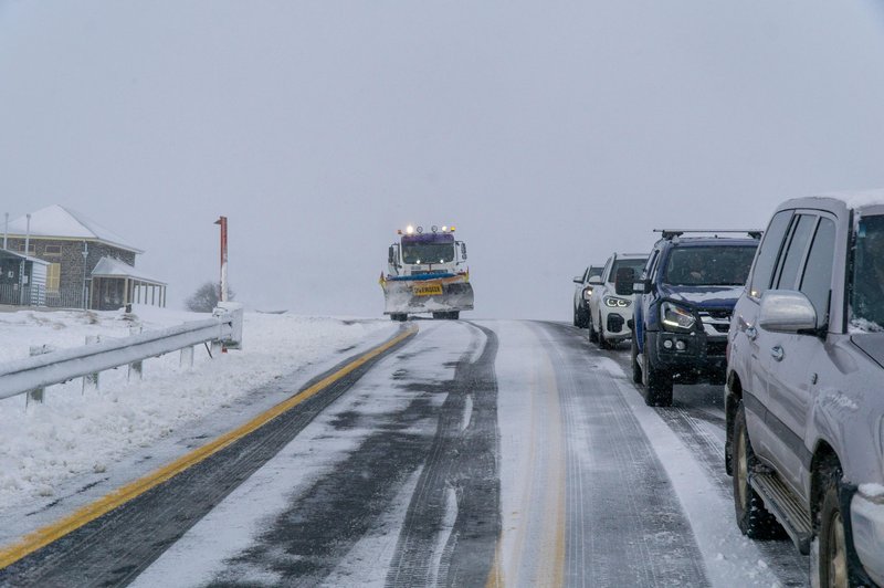 Pozor, zaradi snega zopet kaos na cesti (foto: Profimedia)