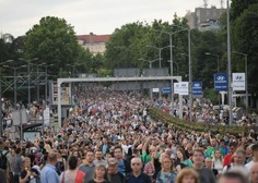 Srbske oblasti kočno ukrepajo: pridržani zelo pomembni členi tragedije