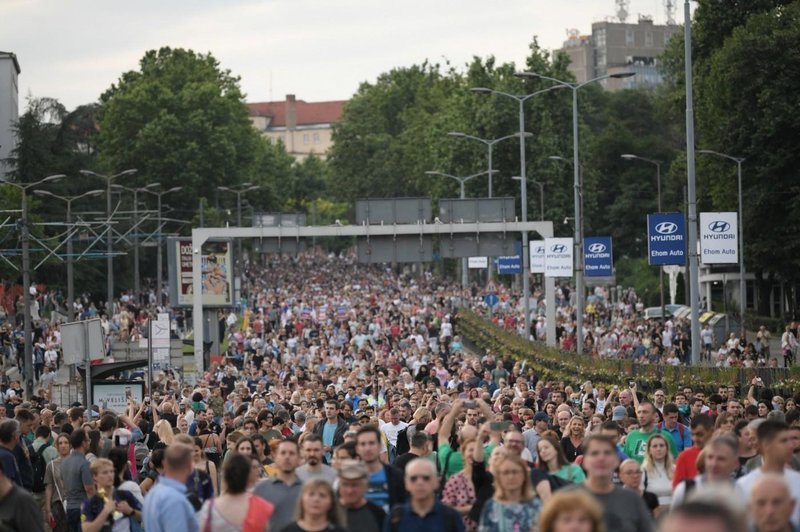 Srbske oblasti kočno ukrepajo: pridržani zelo pomembni členi tragedije (foto: Profimedia)