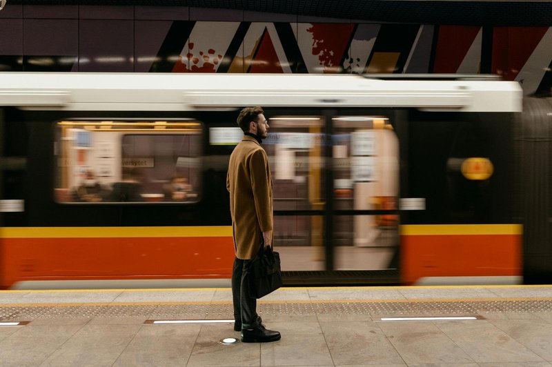 Raziskava: Več kot četrtina vprašanih porabi 30 do 59 minut za prevoz na delo (foto: promocijska fotografija)