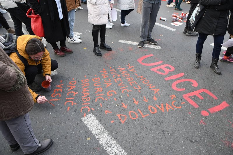 Osumljenci ostajajo v priporu, eden izmed njih je na begu, za njim je razpisana tiralica (foto: Profimedia)