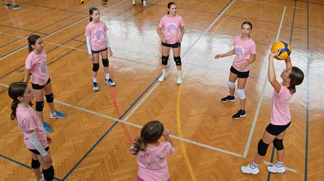 Našli rešitev za bovške učence: športno vzgojo bodo vendarle lahko imeli tudi pozimi (čeprav je nova športna dvorana nefunkcionalna) (foto: Žiga Živulovič jr./Bobo)