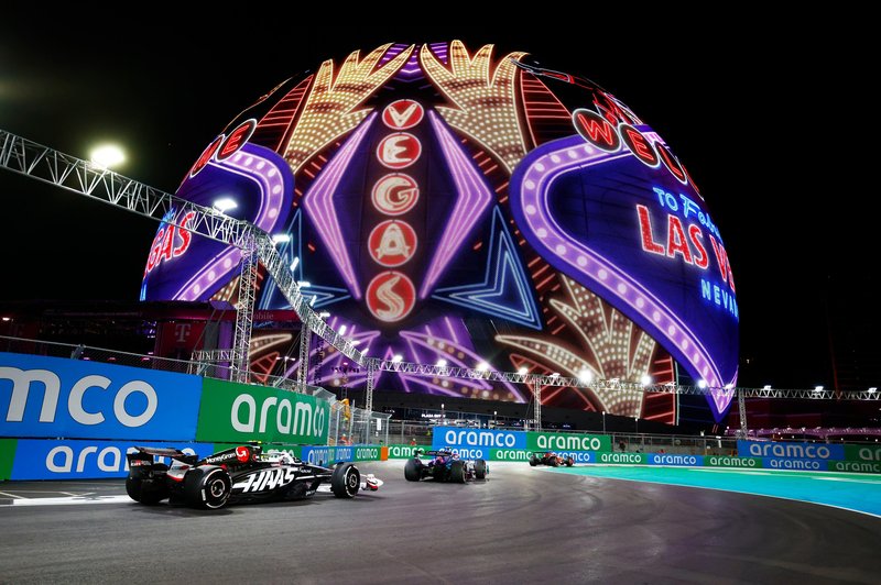 V Las Vegasu slavil Mercedes, Verstappen vseeno dosegel četrti naslov prvaka (foto: Profimedia)