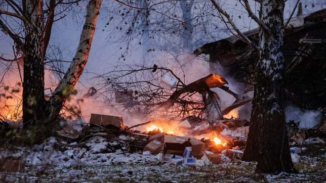 Tragedija: tovorno letalo DHL strmoglavilo na hišo, najmanj en mrtev in trije poškodovani (foto: Twitter)