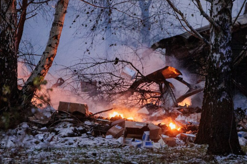 Tragedija: tovorno letalo DHL strmoglavilo na hišo, najmanj en mrtev in trije poškodovani (foto: Twitter)