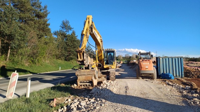 Med Postojno in Pivko je zrasla nova poslovna cona, eno slovensko podjetje tam že gradi svoj sedež (nova delovna mesta na vidiku?) (foto: Eva Horvat/STA)