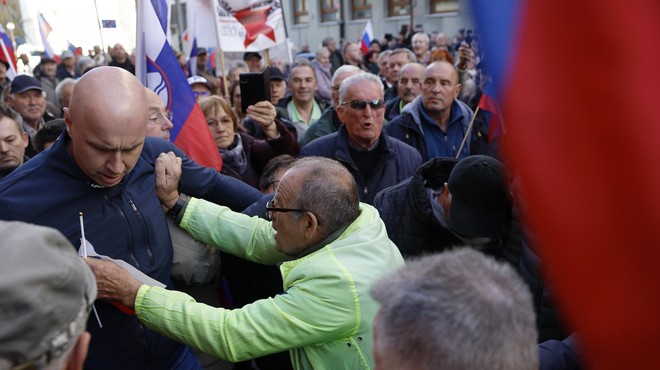 Zgodil se je grob novinarski incident v Celju: grožnje in nasilje sredi protestov (FOTO) (foto: BOBO/BORUT ZIVULOVIC)