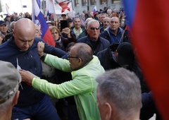 Zgodil se je grob novinarski incident v Celju: grožnje in nasilje sredi protestov (FOTO)