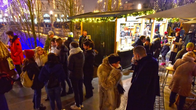 Veseli december je tu: kam v Sloveniji po zimsko pravljico in na kuhančka — tu so ideje! (foto: Žiga Živulovič jr./Bobo)