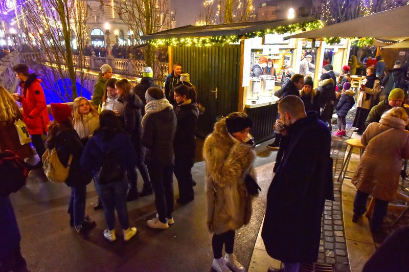 Veseli december je tu: kam v Sloveniji po zimsko pravljico in na kuhančka — tu so ideje! (foto: Žiga Živulovič jr./Bobo)