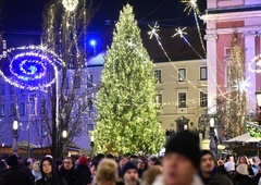 Ljubljana je zažarela v prazničnih lučkah: poglejte, kako čarobna je prestolnica (FOTO in VIDEO)