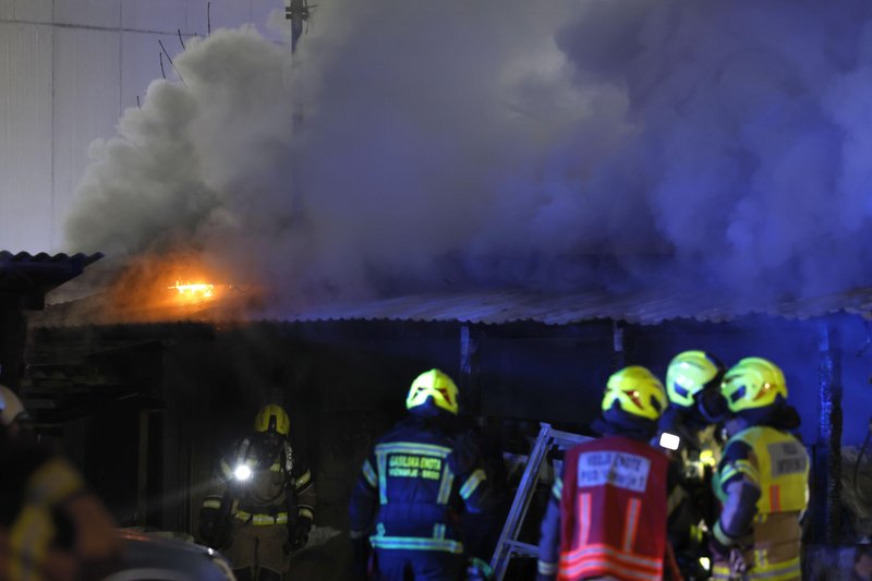 požar Slovenija Ljubljana gasilec gasilci Celovška cesta Vižmarje